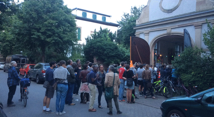 Goßer Andrang beim Rudelgugge am Feuerwehrhaus